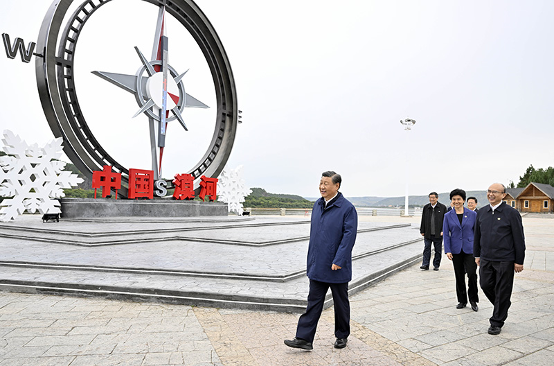 9月6日至8日，中共中央總書記、國(guó)家主席、中央軍委主席習(xí)近平在黑龍江考察。這是6日下午，習(xí)近平在大興安嶺地區(qū)漠河市北極村考察。